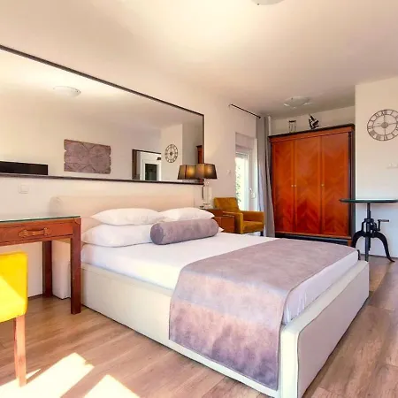 Apartment Boutique Refresh *